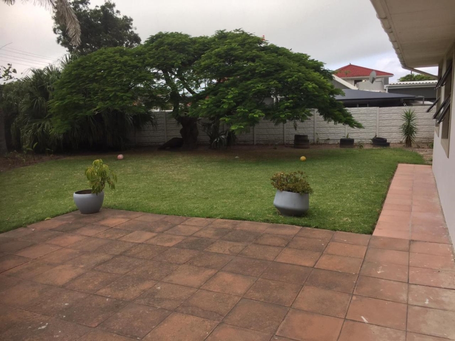 To Let 4 Bedroom Property for Rent in Beacon Bay Eastern Cape